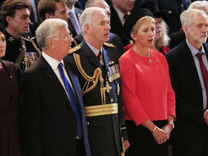 Críticas a Corbyn por su silencio durante el himno nacional