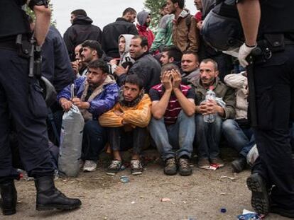 La UE acuerda el reparto de 120.000 refugiados con cuatro países en contra