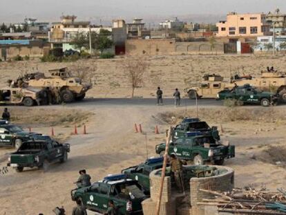 Las fuerzas de seguridad afganas en las afueras de Kunduz.