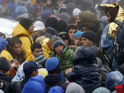 Grup d'immigrants a la frontera croata, prop de Babska.