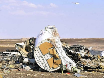 Restos del avión siniestrado. / Foto: EFE / Vídeo: Reuters