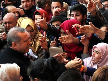 Erdogan tras votar en Estambul (Turquía).