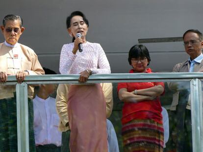 Aung San Suu Kyi ofrece un discurso este lunes.