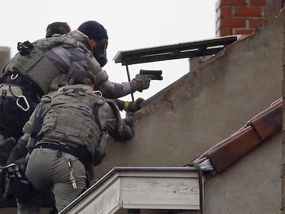 La policía belga realiza una fuerte redada en Molenbeek sin detenciones