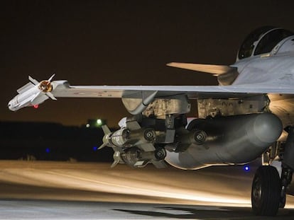 Imagen facilitada por el Ministerio de Defensa francés de un avión de combate.