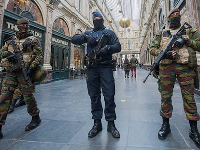 La Policía y el Ejército vigilan el centro de Bruselas.