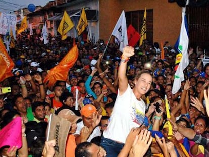 Tintori, durante un mítin en Guarico, donde un líder opositor fue asesinado.