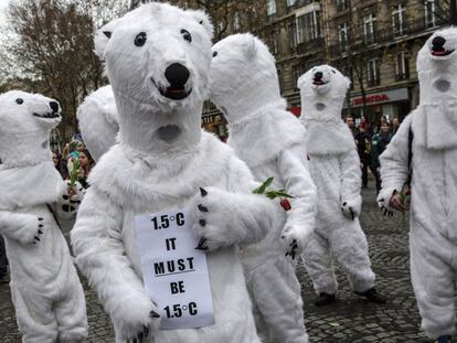 Protesta en París a favor de limitar el aumento de temperatura a 1,5 ºC