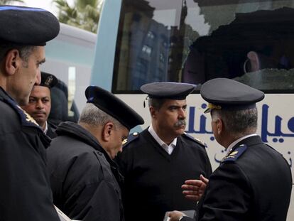 Ataque contra un autobús de turistas en un hotel de El Cairo.