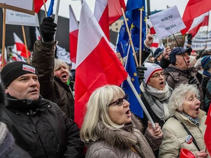 Protesto contra a lei de imprensa, 9 de janeiro em Varsóvia.