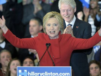 Clinton discursa após o 'caucus' de Iowa.