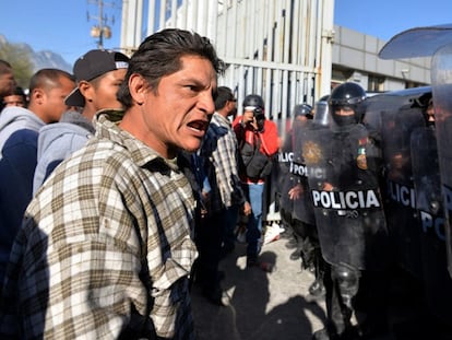 Los familiares de los reos reclaman a las autoridades por información.