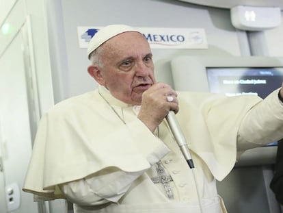 El Papa admite la posibilidad del uso de anticonceptivos contra el Zika