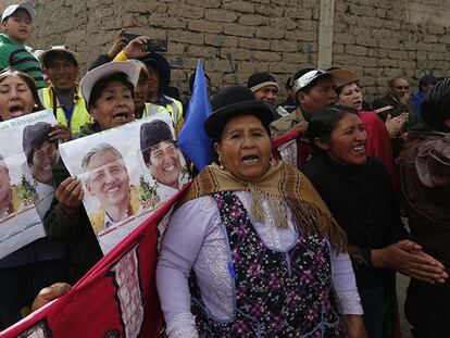 Manifestantes en El Alto expresan su apoyo al presidente Evo Morales.