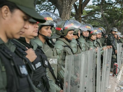 Las fuerzas armadas retoman el control ante los familiares