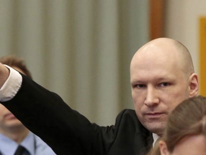 Breivik, este martes en los juzgados de la prisión de Skien (Noruega). LISE ASERUD EFE