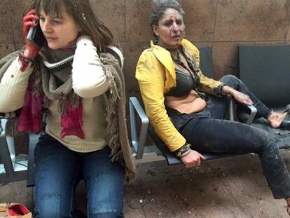 Dos mujeres heridas tras las explosiones en el aeropuerto de Bruselas.