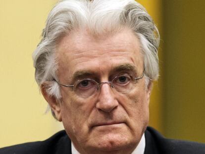 Radovan Karadzic durante seu julgamento no Tribunal Penal Internacional para a Antiga Iugoslávia, em Haia; ex-líder servo-bósnio foi condenado a 40 anos de prisão por crimes contra a humanidade. / MICHAEL KOOREN (REUTERS)