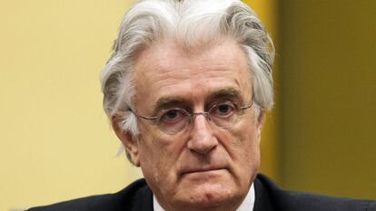 Radovan Karadzic durante seu julgamento no Tribunal Penal Internacional para a Antiga Iugoslávia, em Haia; ex-líder servo-bósnio foi condenado a 40 anos de prisão por crimes contra a humanidade. / MICHAEL KOOREN (REUTERS)