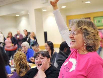 Partidária de Bernie Sanders em um caucus de Anchorage, Alaska.