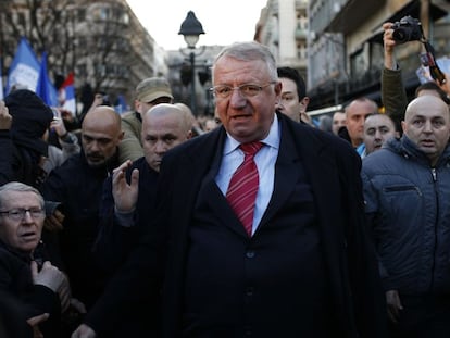 Vojislav Seselj, en Belgrado el pasado día 24. / MARKO DJURICA (REUTERS)