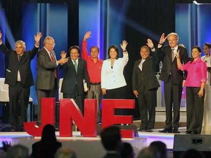Los 10 candidatos presidenciales, en el debate electoral del domingo.