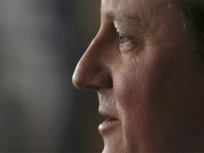 Cameron se dirige a estudiantes de la Universidad de Exeter.