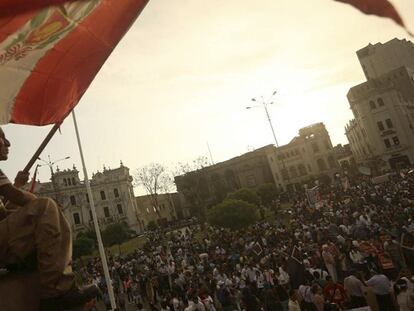 Manifestação contra Keiko Fujimori em Lima, na terça-feira.