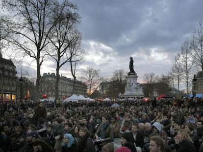 Protesto na Praça da República de Paris.