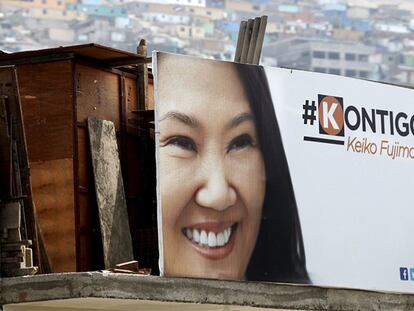 Un cartel de la candidata presidencial Keiko Fujimori.