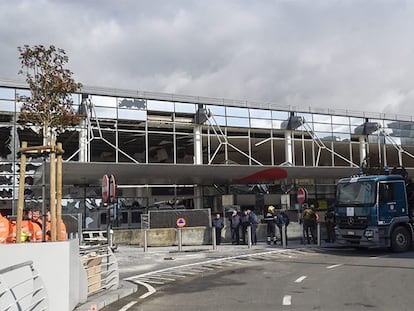Vista de la fachada exterior del aeropuerto de Bruselas-Zaventem, tras el atentado. La foto es de archivo.