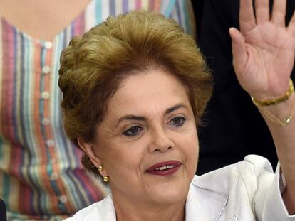 Dilma Rousseff preside, ayer en Planalto, sede del Gobierno brasileño. / E. S. (AFP)