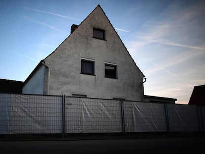 A casa onde a dupla sequestrava e torturava mulheres no noroeste da Alemanha.