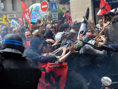 Dos sindicalistas en Havre (oeste de Francia).