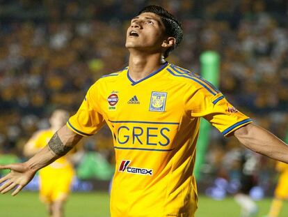 El futbolista mexicano Alan Pulido.