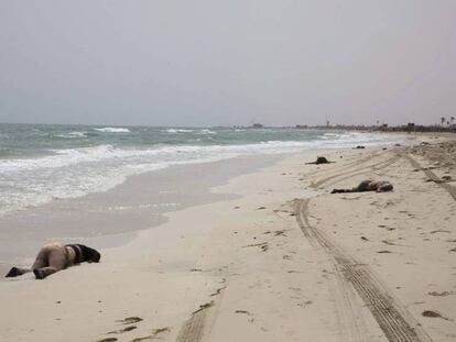 Vários cadáveres apareceram em uma praia a oeste de Trípoli.