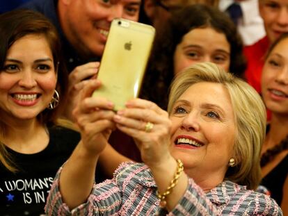 Hillary Clinton em Sacramento. MIKE BLAKE REUTERS