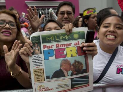 Simpatizantes de Kuczynski celebran la ventaja del candidato.