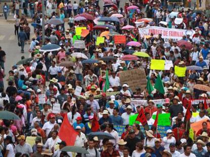 La protesta de los maestros, este lunes en Oaxaca.