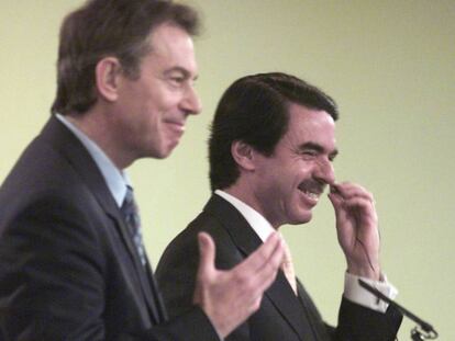 Aznar y Blair, en una rueda de prensa en 2003.