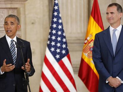 El presidente de EE UU, Barack Obama, junto a Felipe VI durante su visita al Palacio Real esta mañana.