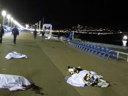 Cadáveres das vítimas do atropelamento em massa em Nice.