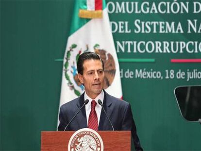 Enrique Peña Nieto durante la promulgación de las leyes anticorrupción.