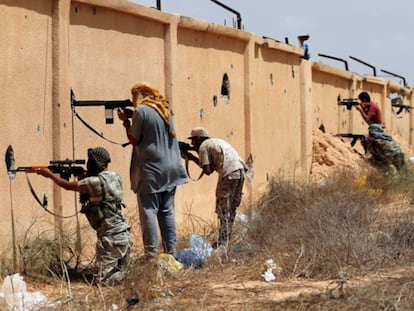 Soldados pro-gubernamentales en la batalla por Sirte, el pasado viernes.