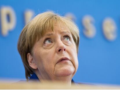 Merkel descarta un giro en su política migratoria tras los últimos ataques