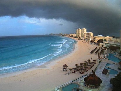 La tormenta Earl toca tierra en el Caribe