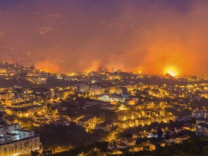 Las llamas amenazan el centro histórico de la capital de Madeira