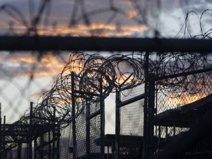 Amanece en la prisión estadounidense de Guantánamo (Cuba), en 2013.