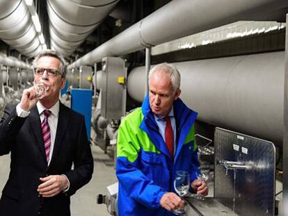 Maizière en la proveedora de agua de Berlín.