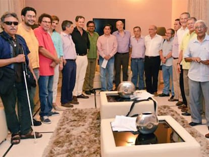 Miembros de ambas delegaciones, en La Habana.